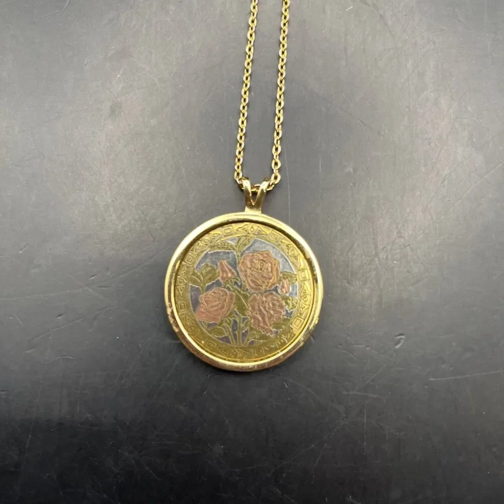 Vintage Rose Medallion Pendant Necklace Floral Flower Bouquet Roses Amway